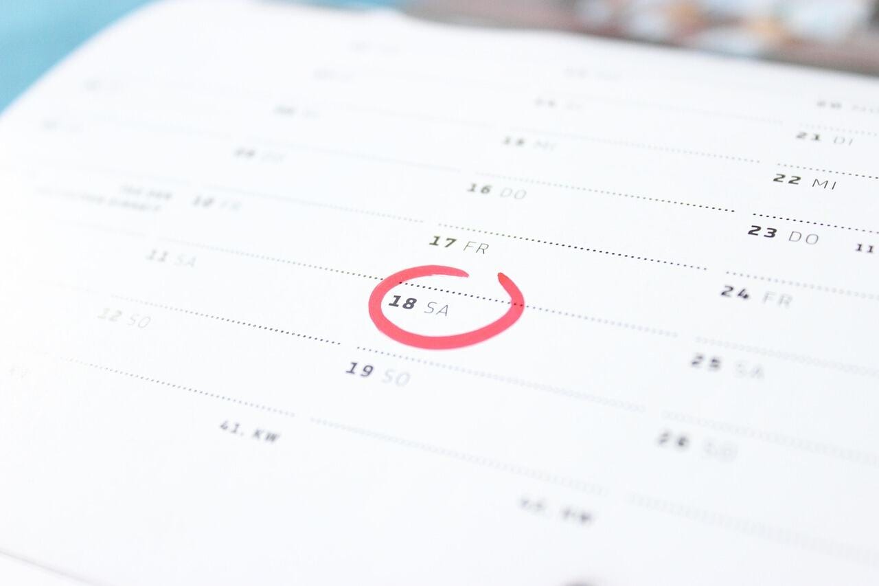 Calendar with a date circled: residency processing times in Paraguay