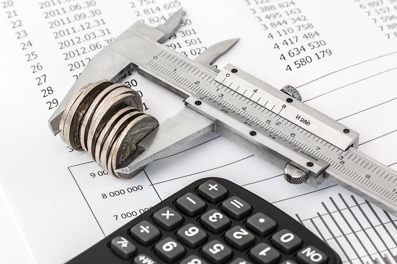 Calculator and coins for tax calculation in Paraguay